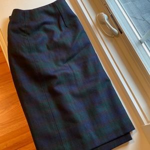 Talbots Wrap Skirt in Black Tartan Plaid, Size 16.